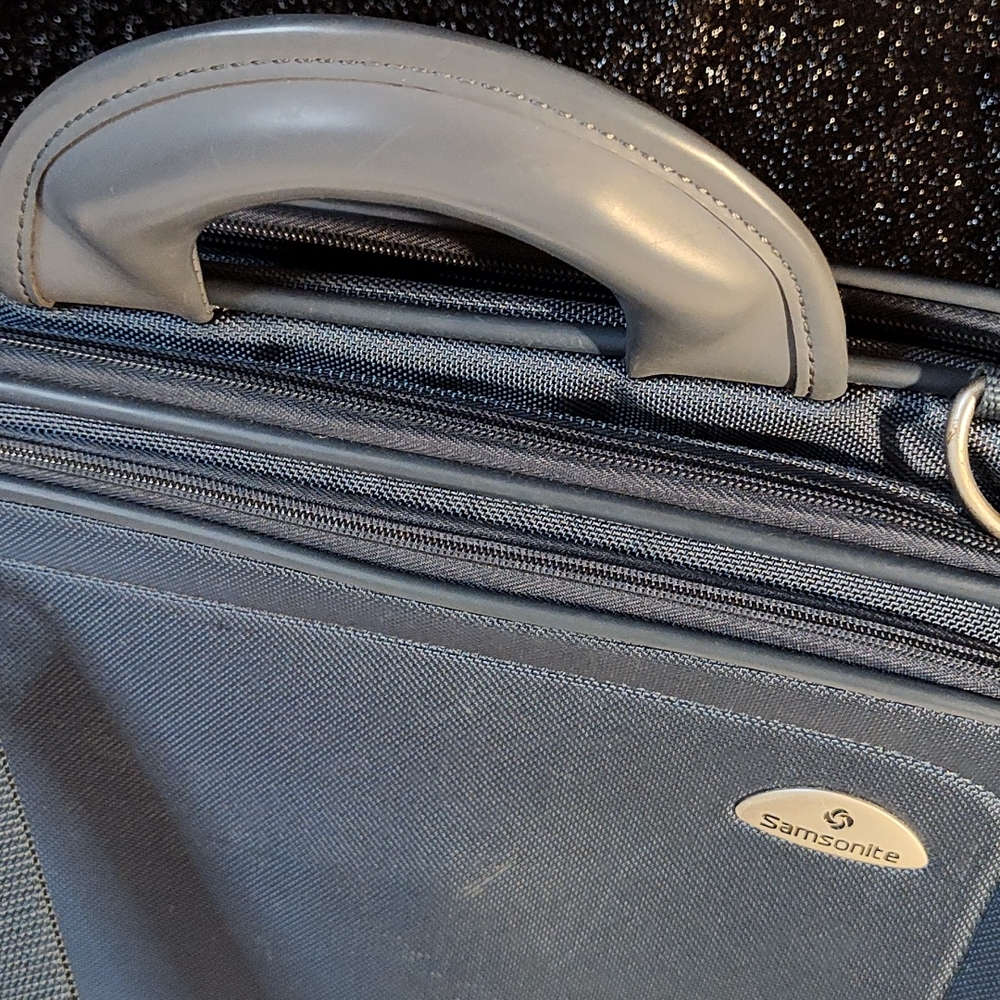 Samsonite Travel Bag - Picture 2 of 9